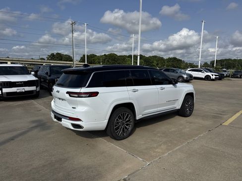 Used 2022 Jeep Grand Cherokee L Summit AWD/4WD image 15