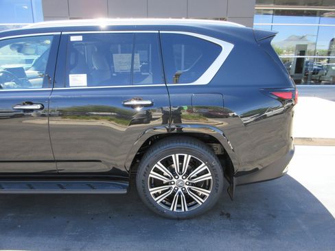 New 2026 Lexus LX 700h Luxury AWD/4WD image 4