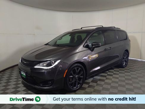 Used 2018 Chrysler Pacifica Limited w/ S Appearance Package FWD image 1