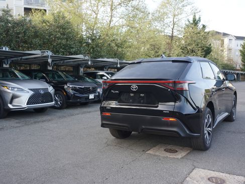 Used 2024 Toyota bZ4X AWD w/ Weather Package image 4