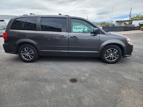 Used 2016 Dodge Grand Caravan SXT FWD image 4