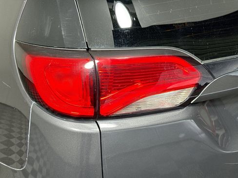 Used 2022 Chrysler Voyager LX FWD image 36
