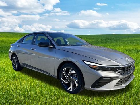 Used 2025 Hyundai Elantra Sport w/ Cargo Package image 8