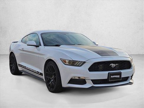 Used 2015 Ford Mustang Coupe RWD image 3