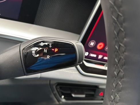 New 2026 Volkswagen Tiguan SE R-Line FWD image 17