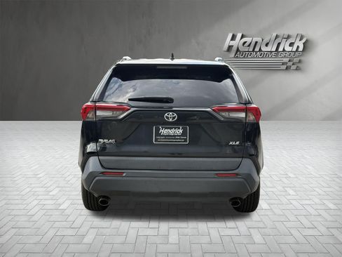 Used 2020 Toyota RAV4 XLE w/ Convenience Package FWD image 9