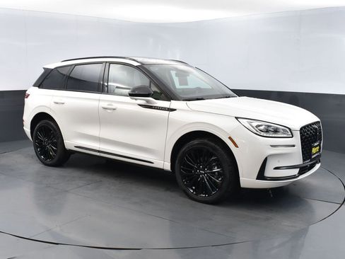 New 2025 Lincoln Corsair Reserve w/ Jet Appearance Package image 3