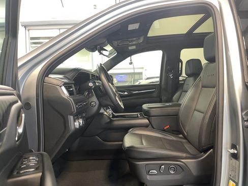 Used 2024 GMC Yukon XL Denali w/ Advanced Technology Package image 6