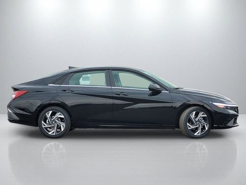 New 2026 Hyundai Elantra Limited image 3