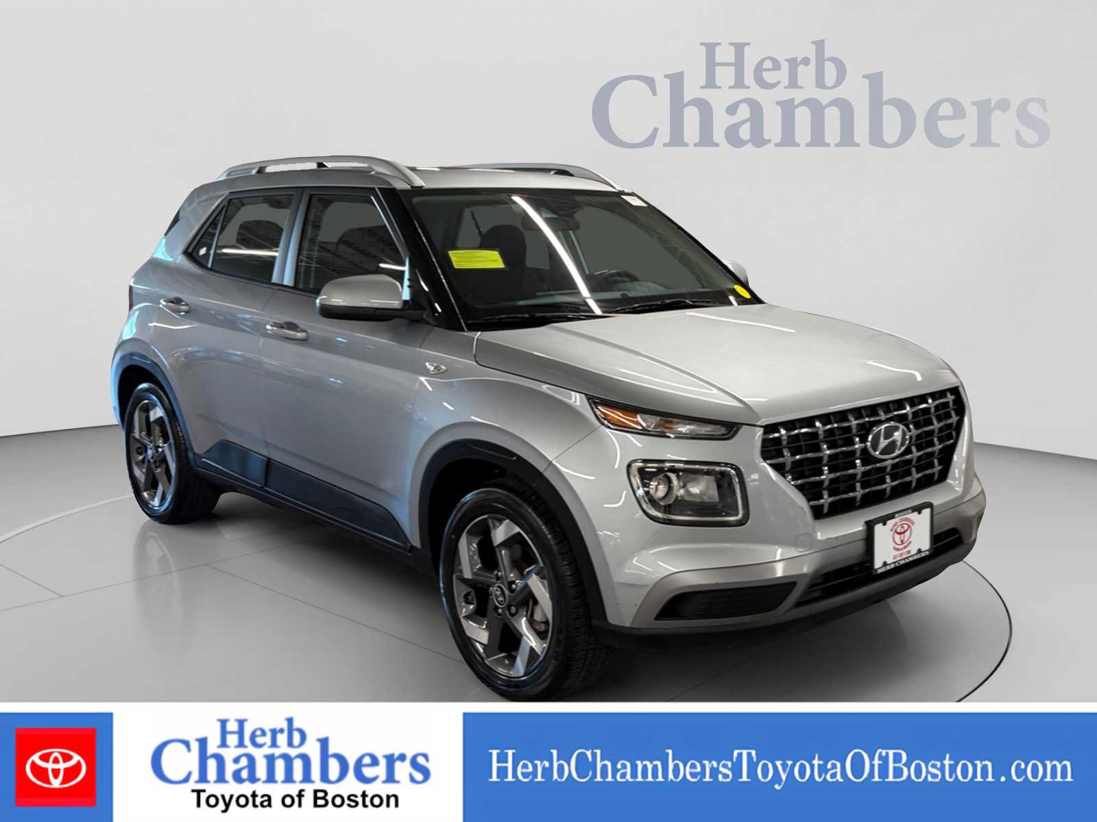 Used 2022 Hyundai Venue SEL w/ Cargo Package FWD image 1