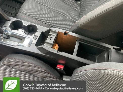 Used 2017 Chevrolet Equinox LT w/ Convenience Package image 24