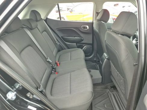 Used 2025 Hyundai Venue SE FWD image 15