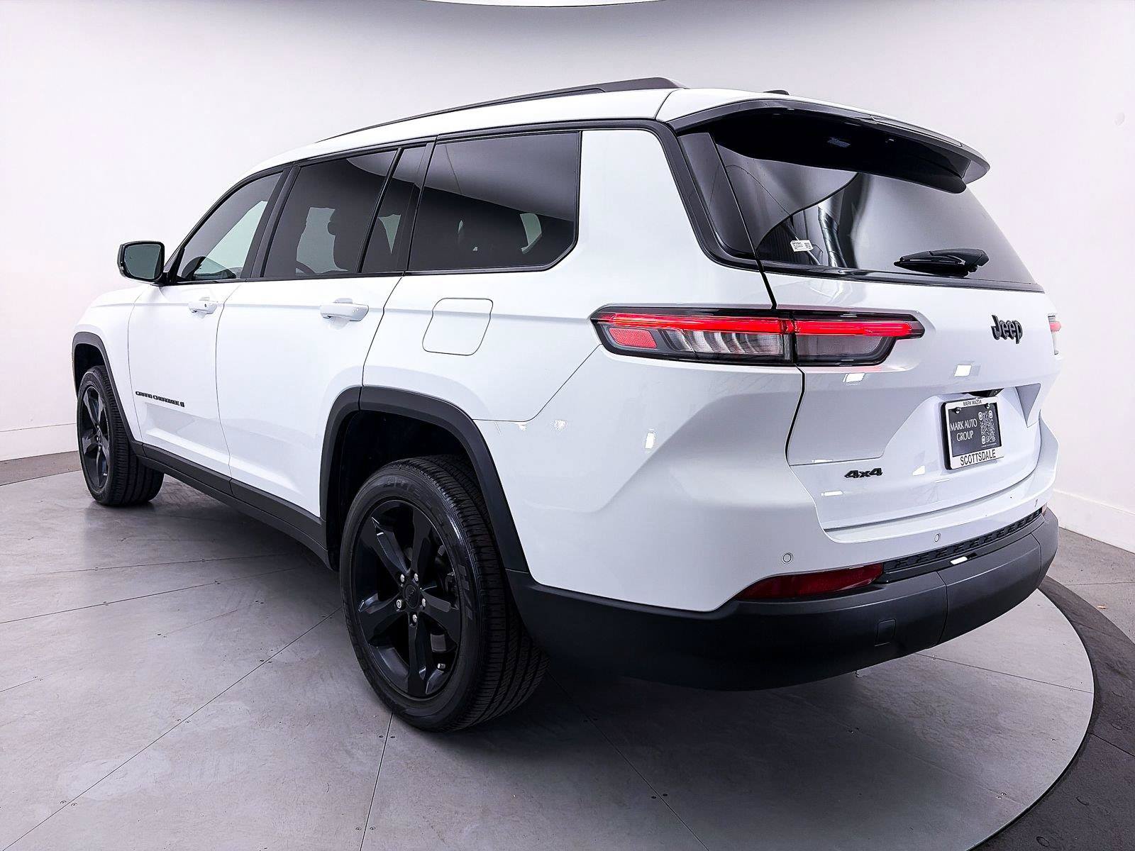 Used 2023 Jeep Grand Cherokee L Laredo AWD/4WD image 14