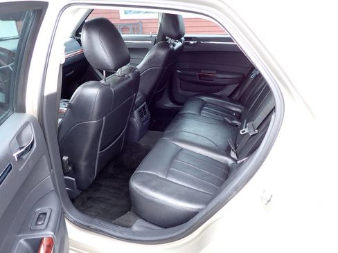 Used 2008 Chrysler 300 C w/ Navigation & Sound Group II RWD image 8