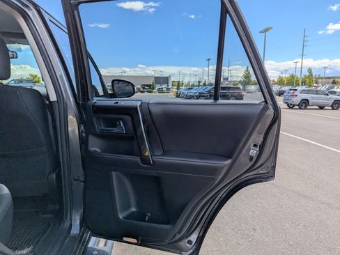 Used 2018 Toyota 4Runner TRD Off-Road AWD/4WD image 39