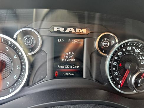 Used 2019 RAM 1500 Big Horn AWD/4WD image 10