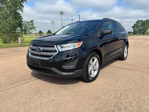Used 2017 Ford Edge SE image 3
