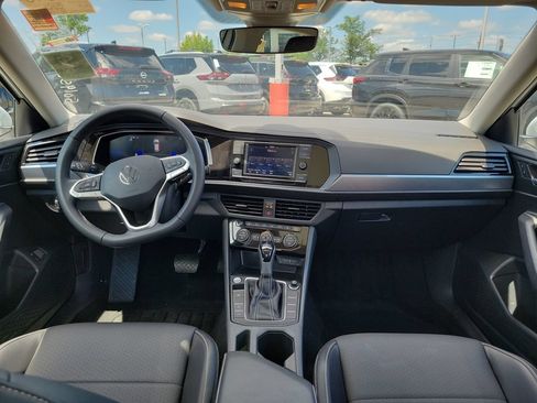 Used 2023 Volkswagen Jetta SE w/ Panoramic Sunroof Package FWD image 6