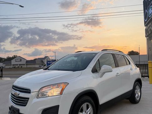 Used 2015 Chevrolet Trax LT w/ LT Sun and Sound Package image 3