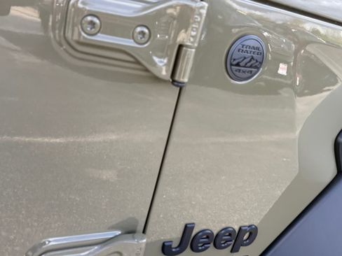 Used 2025 Jeep Wrangler Sport AWD/4WD image 30