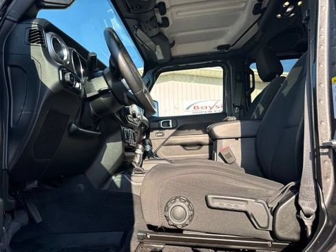 Used 2019 Jeep Wrangler Unlimited Sahara w/ Cold Weather Group AWD/4WD image 27