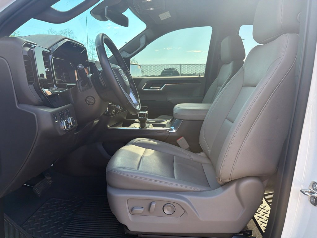 Used 2024 GMC Sierra 1500 SLT w/ SLT Premium Plus Package AWD/4WD image 8