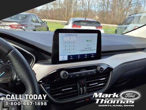 Used 2022 Ford Escape SE w/ Cold Weather Package image 17