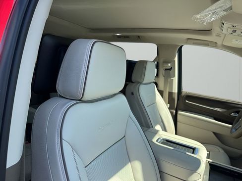 Used 2024 GMC Yukon Denali w/ Denali Reserve Package image 15