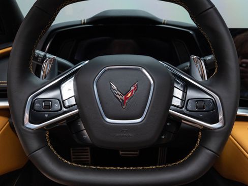 Used 2022 Chevrolet Corvette Stingray Preferred Cpe w/ Z51 Performance Package RWD image 19