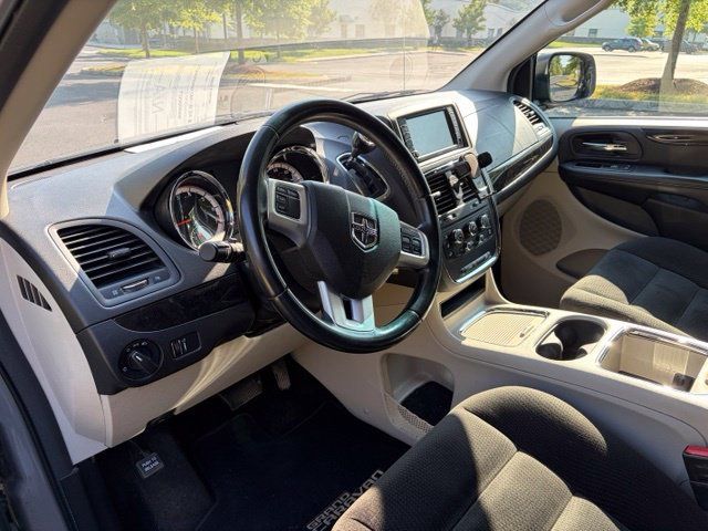 Used 2016 Dodge Grand Caravan SXT w/ UConnect Hands-Free Group FWD image 15