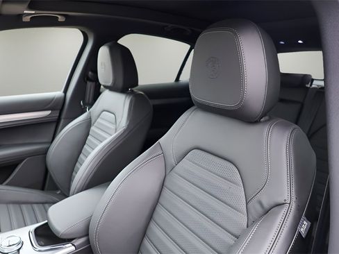 New 2025 Alfa Romeo Stelvio Sprint image 10