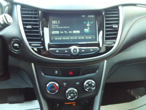 Used 2017 Chevrolet Trax LT w/ Sun & Sound Package FWD image 15