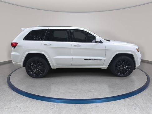 Used 2020 Jeep Grand Cherokee Altitude AWD/4WD image 4