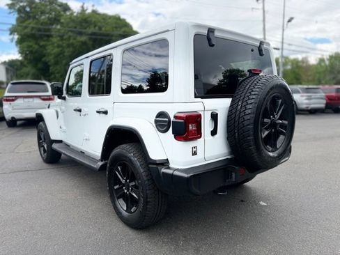 Used 2023 Jeep Wrangler Unlimited Sahara AWD/4WD image 5