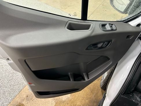 New 2025 Ford Transit 250 148 Medium Roof image 9