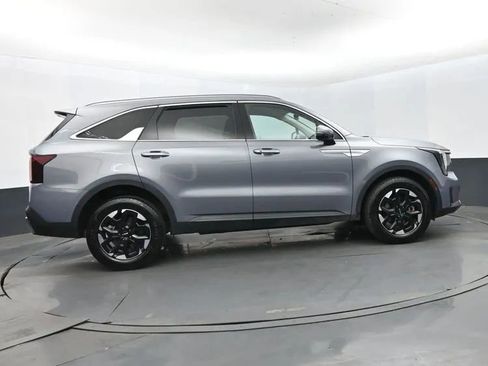 Used 2024 Kia Sorento S AWD/4WD image 4