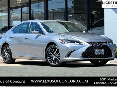 Used 2025 Lexus ES 300h w/ Premium Package