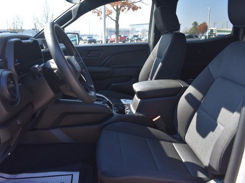 Used 2024 Chevrolet Colorado W/T image 14