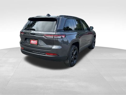 New 2025 Jeep Grand Cherokee Altitude image 6