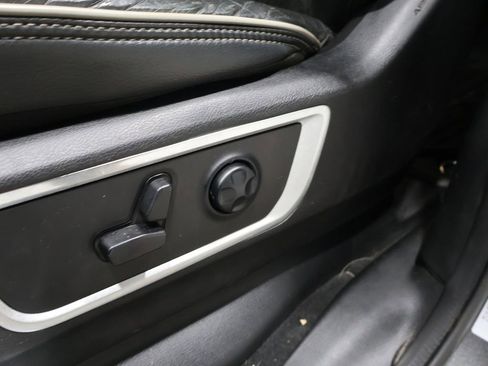 Used 2019 RAM 1500 Laramie image 12