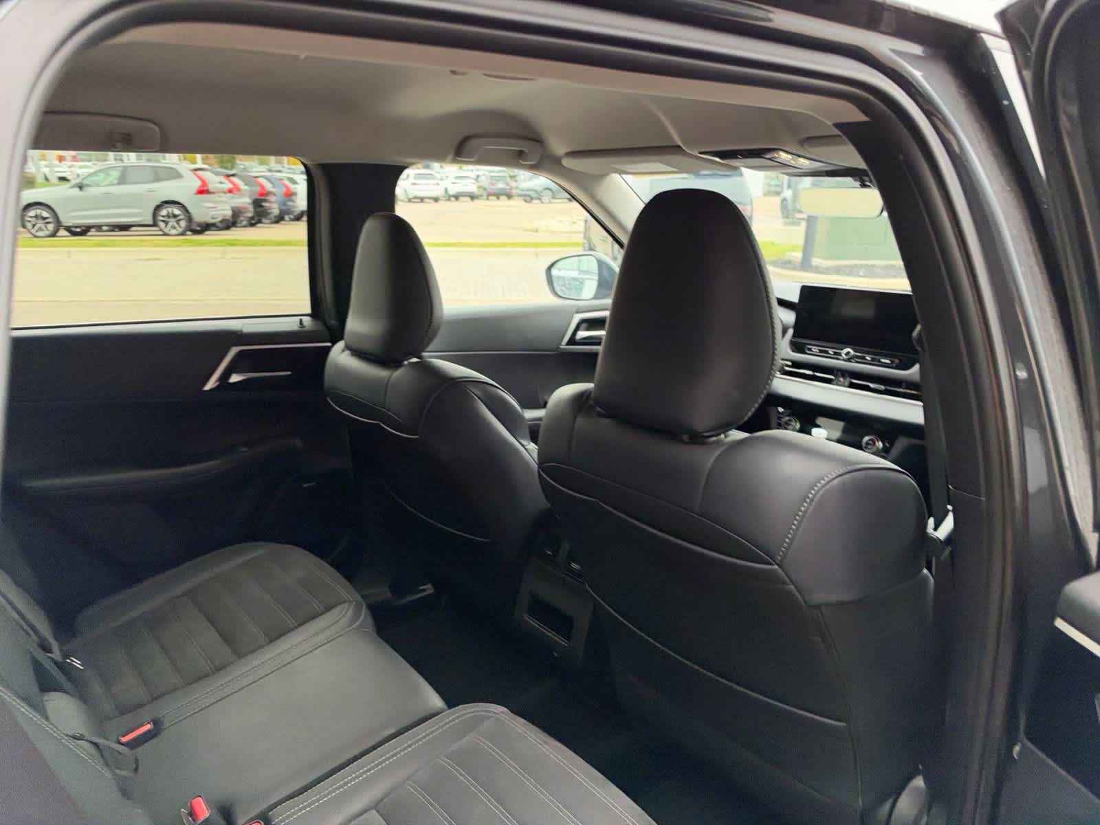 Used 2025 Mitsubishi Outlander SE AWD/4WD image 12