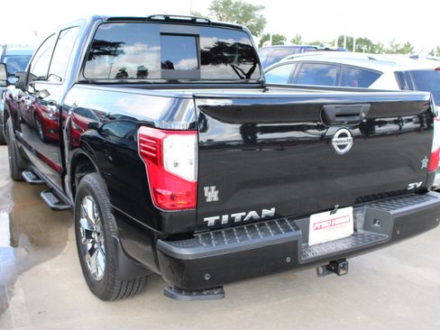 Used 2021 Nissan Titan SV w/ SV Convenience Package RWD image 6