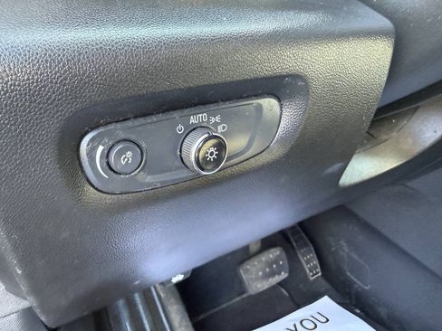 Used 2021 Chevrolet Traverse LS FWD image 16