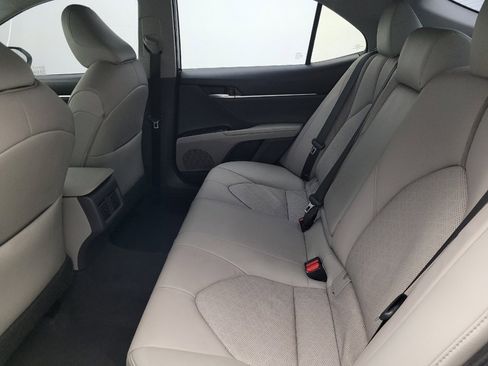 Used 2018 Toyota Camry XSE image 18