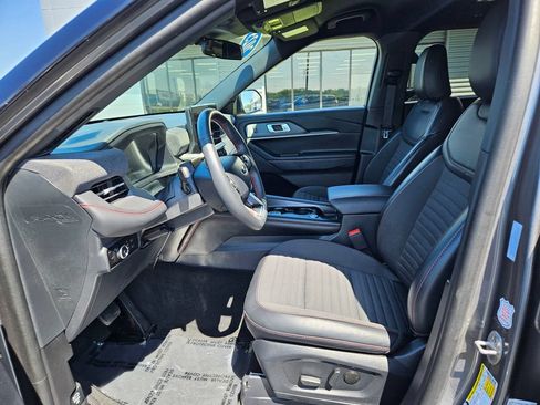 Used 2025 Ford Explorer ST-Line w/ ST-Line Street Pack AWD/4WD image 14