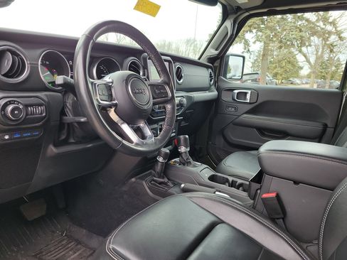 Used 2022 Jeep Wrangler Unlimited Sahara w/ Cold Weather Group image 19