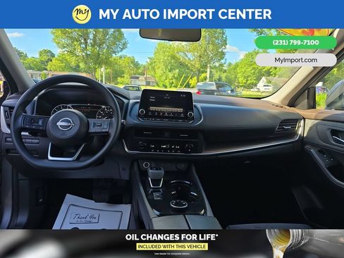 Used 2023 Nissan Rogue SV AWD/4WD image 12