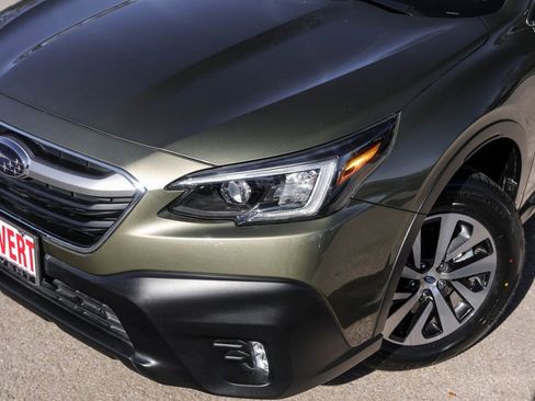 Used 2021 Subaru Outback Premium image 3