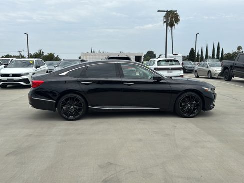 Used 2019 Honda Accord Touring image 9