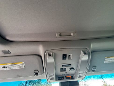 Used 2019 Cadillac Escalade Luxury image 7